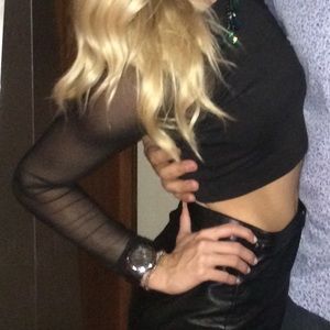 Black long sleeve crop top